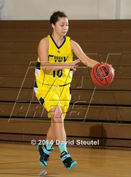 Thumbnail 3 in River City vs. Christian Brothers (Christian Brothers Holiday Classic) photogallery.