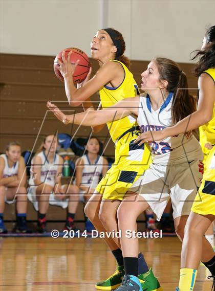 Thumbnail 3 in River City vs. Christian Brothers (Christian Brothers Holiday Classic) photogallery.