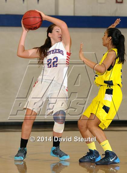 Thumbnail 1 in River City vs. Christian Brothers (Christian Brothers Holiday Classic) photogallery.