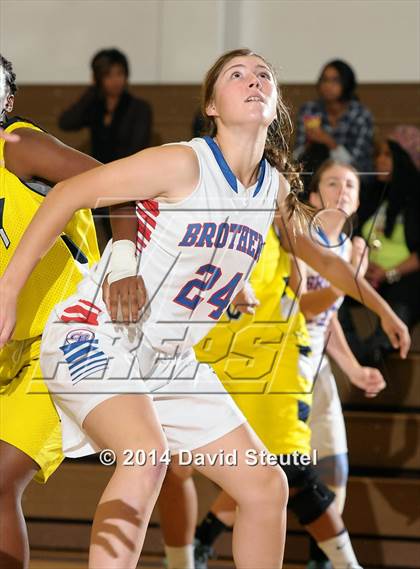 Thumbnail 2 in River City vs. Christian Brothers (Christian Brothers Holiday Classic) photogallery.