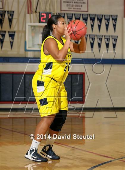 Thumbnail 1 in River City vs. Christian Brothers (Christian Brothers Holiday Classic) photogallery.