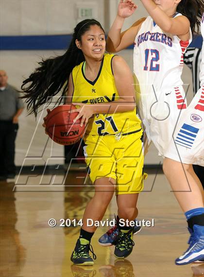 Thumbnail 2 in River City vs. Christian Brothers (Christian Brothers Holiday Classic) photogallery.
