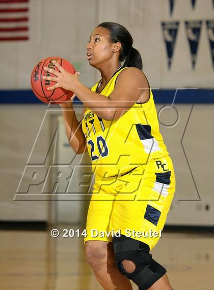 Thumbnail 1 in River City vs. Christian Brothers (Christian Brothers Holiday Classic) photogallery.
