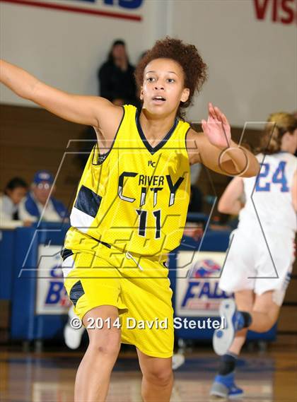 Thumbnail 2 in River City vs. Christian Brothers (Christian Brothers Holiday Classic) photogallery.