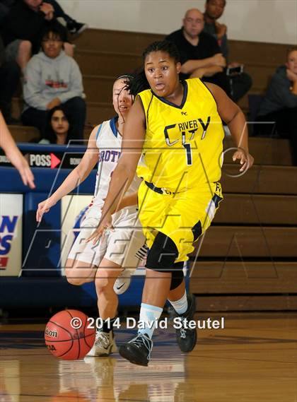 Thumbnail 3 in River City vs. Christian Brothers (Christian Brothers Holiday Classic) photogallery.