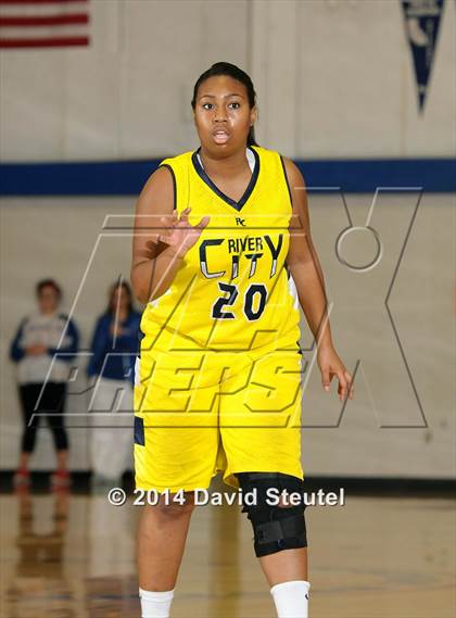 Thumbnail 1 in River City vs. Christian Brothers (Christian Brothers Holiday Classic) photogallery.