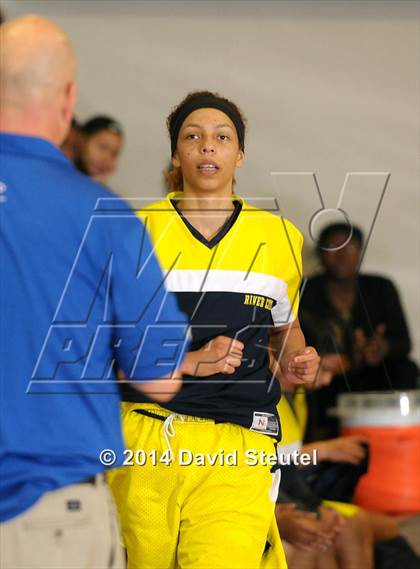 Thumbnail 3 in River City vs. Christian Brothers (Christian Brothers Holiday Classic) photogallery.