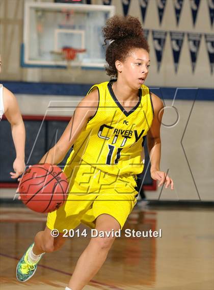 Thumbnail 3 in River City vs. Christian Brothers (Christian Brothers Holiday Classic) photogallery.