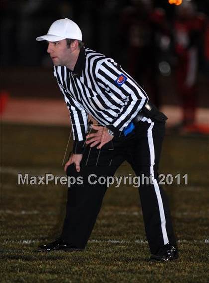 Thumbnail 1 in Herrin @ Effingham (IHSA Class 4A Playoffs - First Round) photogallery.