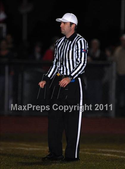 Thumbnail 2 in Herrin @ Effingham (IHSA Class 4A Playoffs - First Round) photogallery.