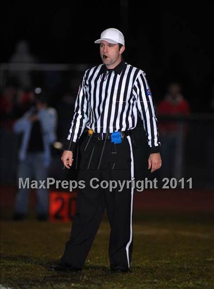 Thumbnail 2 in Herrin @ Effingham (IHSA Class 4A Playoffs - First Round) photogallery.