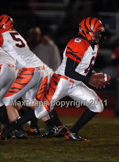 Thumbnail 3 in Herrin @ Effingham (IHSA Class 4A Playoffs - First Round) photogallery.
