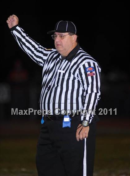 Thumbnail 2 in Herrin @ Effingham (IHSA Class 4A Playoffs - First Round) photogallery.