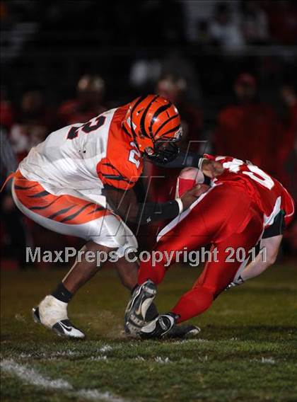 Thumbnail 2 in Herrin @ Effingham (IHSA Class 4A Playoffs - First Round) photogallery.