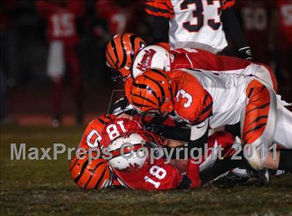 Thumbnail 2 in Herrin @ Effingham (IHSA Class 4A Playoffs - First Round) photogallery.