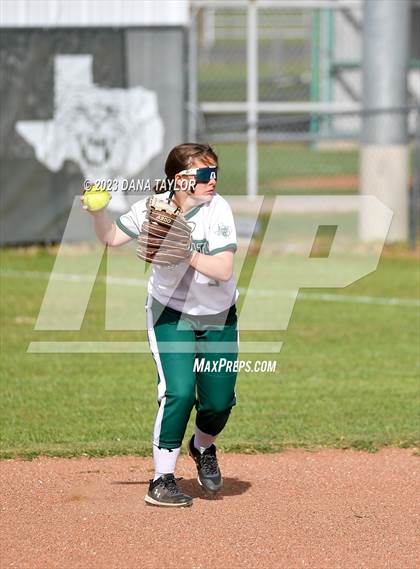 Thumbnail 1 in Huckabay @ Santo photogallery.