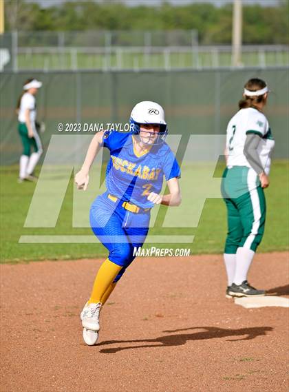 Thumbnail 2 in Huckabay @ Santo photogallery.