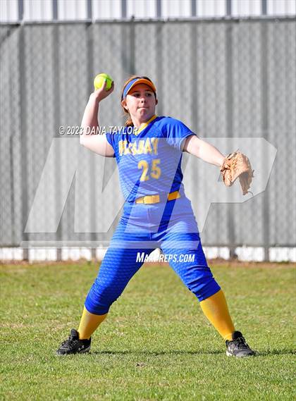 Thumbnail 1 in Huckabay @ Santo photogallery.