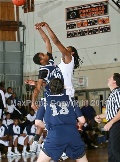 Thumbnail 1 in Newburgh vs. Poly Prep (Harry Jefferson Holiday Showcase) photogallery.