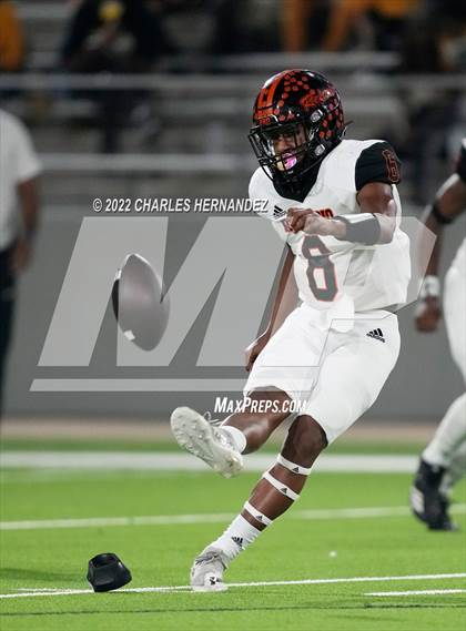 Thumbnail 1 in Timpson vs. Refugio (UIL 2A Division I Semifinal) photogallery.