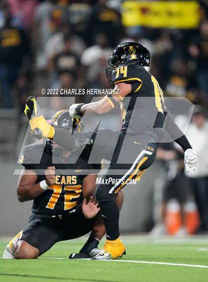 Thumbnail 2 in Timpson vs. Refugio (UIL 2A Division I Semifinal) photogallery.