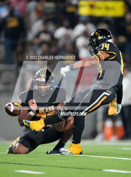 Thumbnail 1 in Timpson vs. Refugio (UIL 2A Division I Semifinal) photogallery.