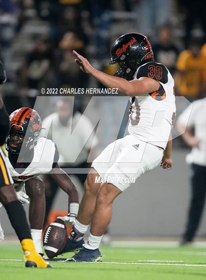 Thumbnail 1 in Timpson vs. Refugio (UIL 2A Division I Semifinal) photogallery.