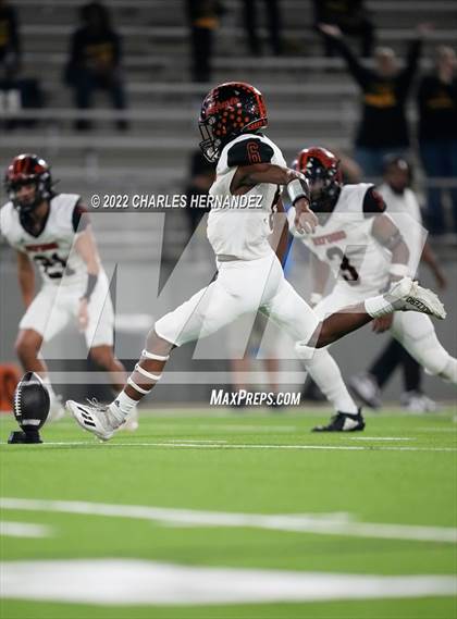 Thumbnail 2 in Timpson vs. Refugio (UIL 2A Division I Semifinal) photogallery.