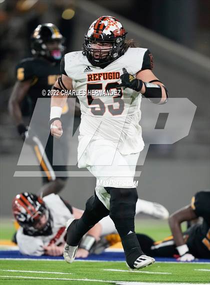 Thumbnail 2 in Timpson vs. Refugio (UIL 2A Division I Semifinal) photogallery.