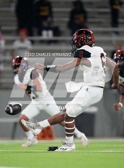 Thumbnail 1 in Timpson vs. Refugio (UIL 2A Division I Semifinal) photogallery.