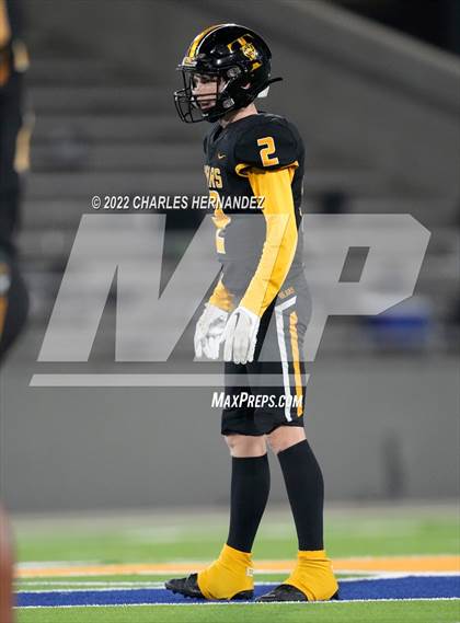 Thumbnail 2 in Timpson vs. Refugio (UIL 2A Division I Semifinal) photogallery.