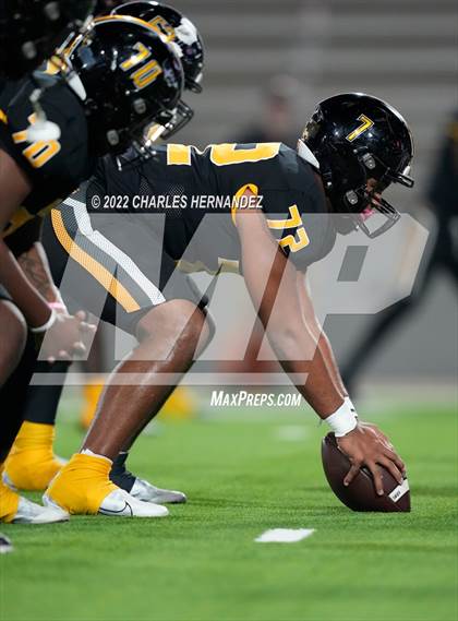 Thumbnail 2 in Timpson vs. Refugio (UIL 2A Division I Semifinal) photogallery.