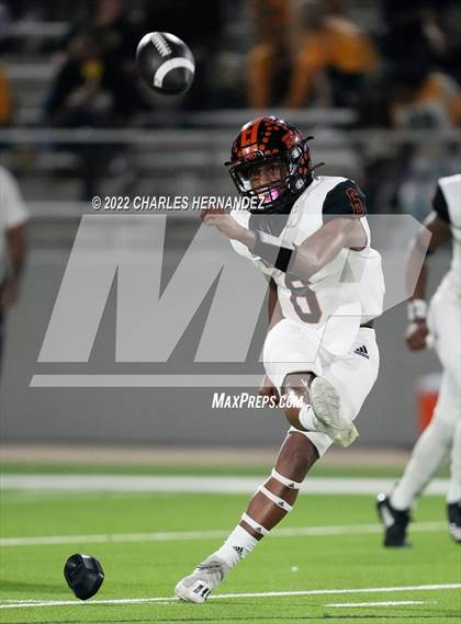Thumbnail 2 in Timpson vs. Refugio (UIL 2A Division I Semifinal) photogallery.