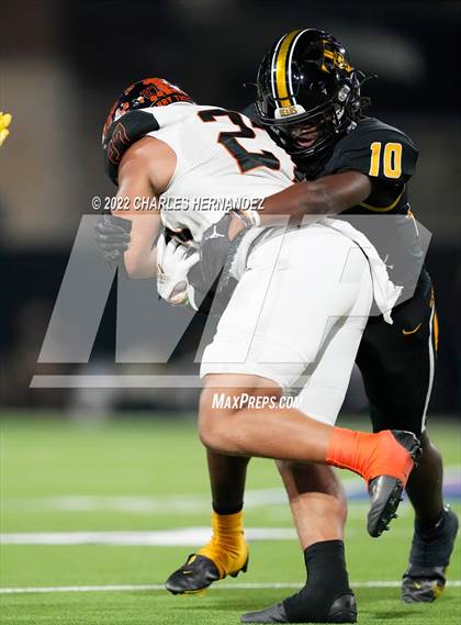 Thumbnail 2 in Timpson vs. Refugio (UIL 2A Division I Semifinal) photogallery.
