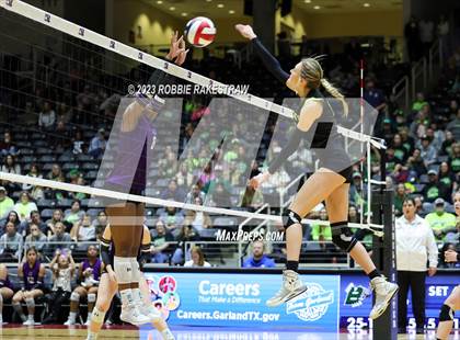 Thumbnail 3 in Blum vs. Harrold (UIL 1A Volleyball Final) photogallery.