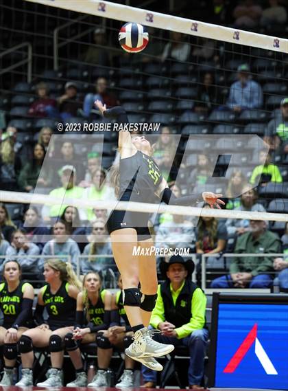 Thumbnail 1 in Blum vs. Harrold (UIL 1A Volleyball Final) photogallery.
