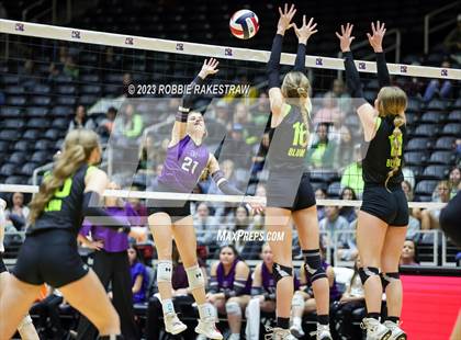 Thumbnail 3 in Blum vs. Harrold (UIL 1A Volleyball Final) photogallery.