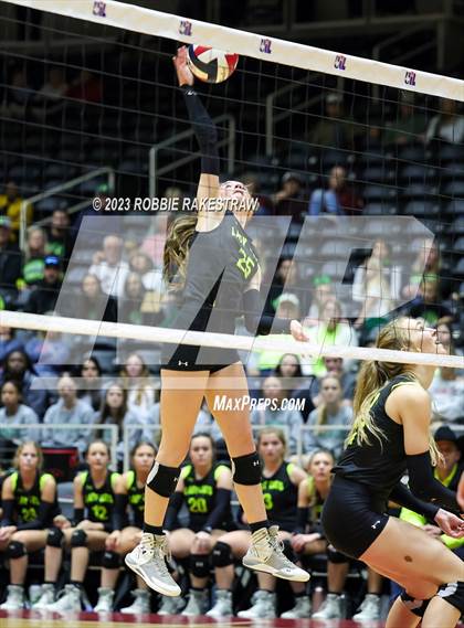 Thumbnail 2 in Blum vs. Harrold (UIL 1A Volleyball Final) photogallery.