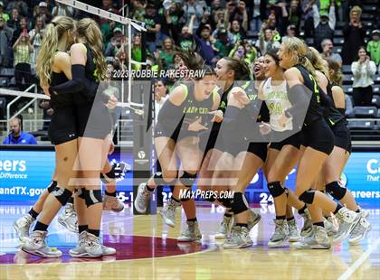 Thumbnail 3 in Blum vs. Harrold (UIL 1A Volleyball Final) photogallery.