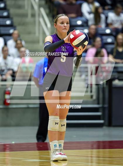 Thumbnail 2 in Blum vs. Harrold (UIL 1A Volleyball Final) photogallery.