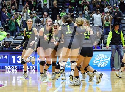 Thumbnail 1 in Blum vs. Harrold (UIL 1A Volleyball Final) photogallery.