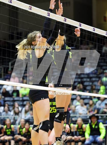 Thumbnail 3 in Blum vs. Harrold (UIL 1A Volleyball Final) photogallery.