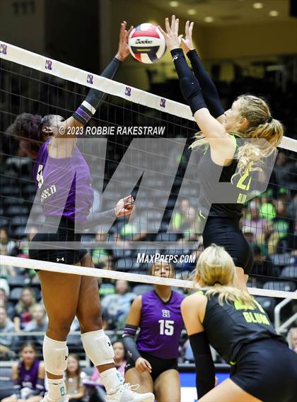 Thumbnail 2 in Blum vs. Harrold (UIL 1A Volleyball Final) photogallery.