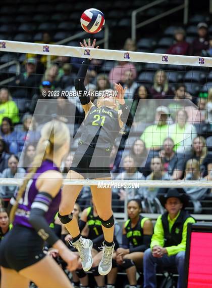Thumbnail 1 in Blum vs. Harrold (UIL 1A Volleyball Final) photogallery.