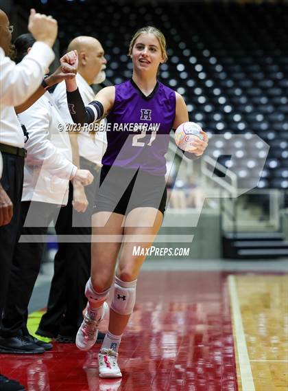 Thumbnail 3 in Blum vs. Harrold (UIL 1A Volleyball Final) photogallery.