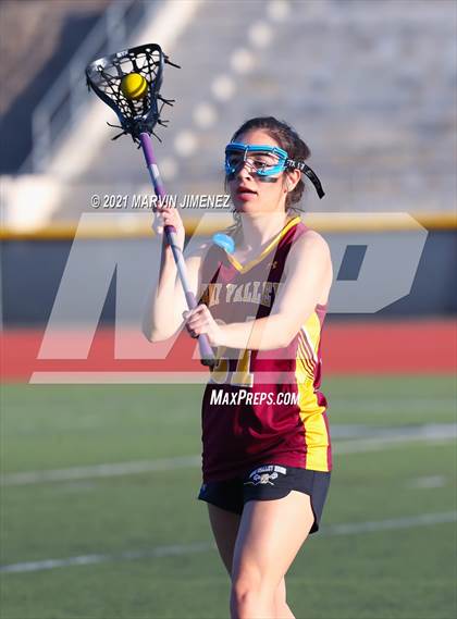 Thumbnail 2 in Royal vs. Simi photogallery.