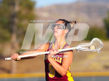 Thumbnail 2 in Royal vs. Simi photogallery.