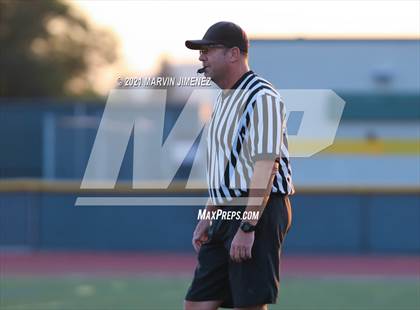 Thumbnail 2 in Royal vs. Simi photogallery.