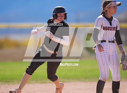 Thumbnail 3 in Palmer Ridge vs. Roosevelt (4A CHSAA Round of 32) photogallery.