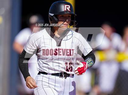 Thumbnail 1 in Palmer Ridge vs. Roosevelt (4A CHSAA Round of 32) photogallery.